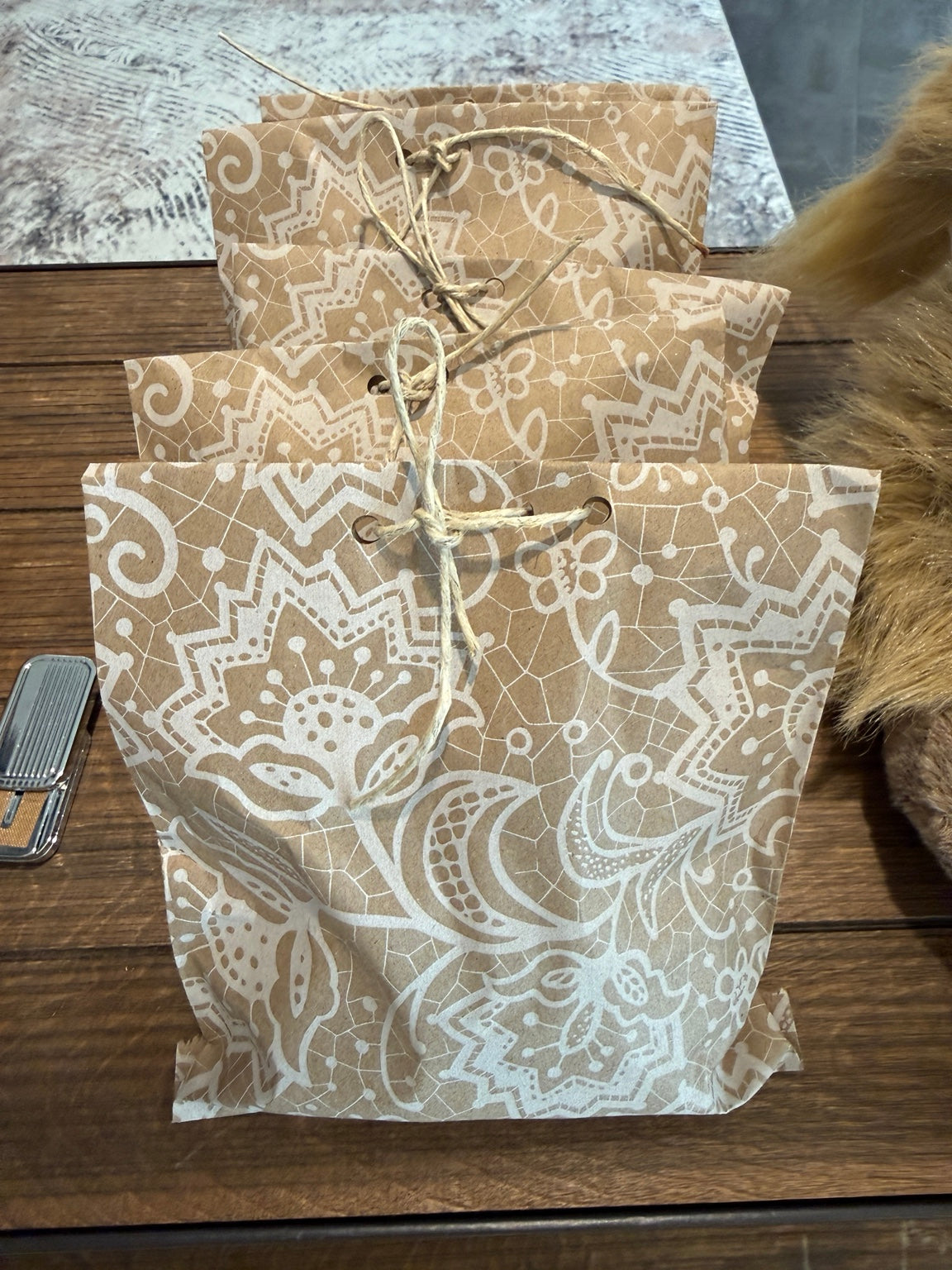 Patterned kraft gift bags